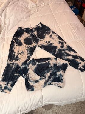 Fashion Nova Black and Cream Tie-Dye Jogger Set